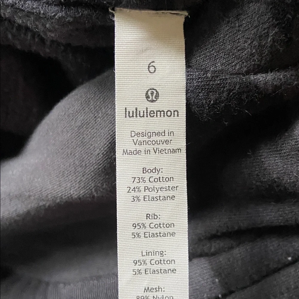Lululemon Camo‎ Scuba Full Zip Hooded Jacket. Size 6